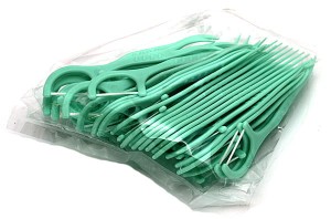 WYKAŁACZKA Z NITKĄ Polydent 50szt. (gruba)